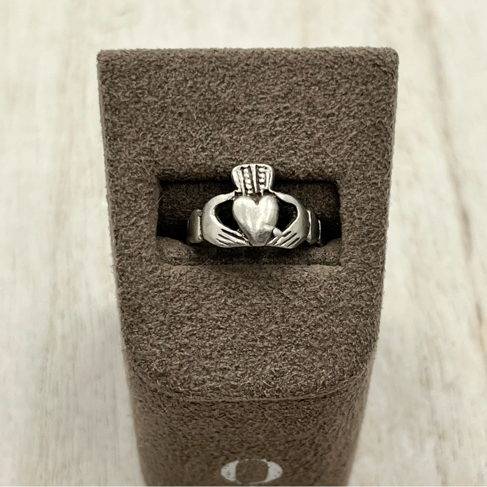 Classic sterling Silver Claddagh Ring